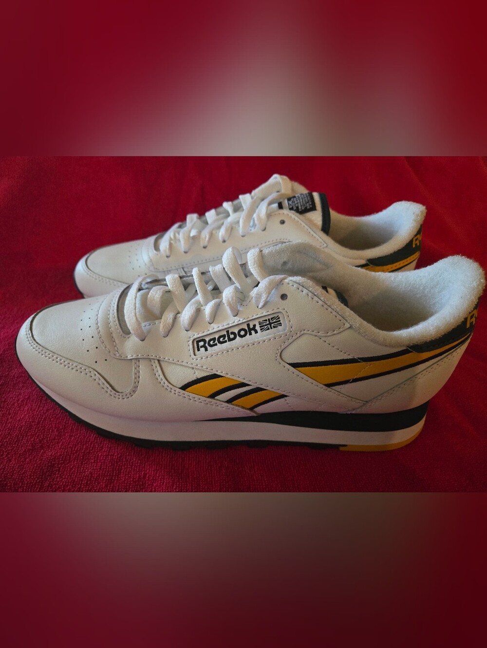 Reebok Unisex Classic Leather Sneaker White/Green/Yellow.